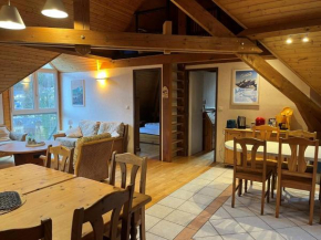 Chalet alpin spacieux avec parking, proche télécabine - FR-1-812-97